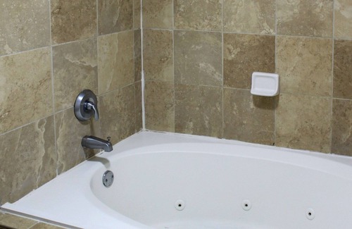 Athens Hotel | Comfortable Quality Inn Athens with Pool & Spa Amenities