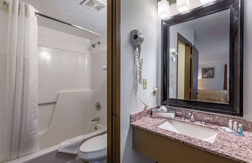 Austintown Hotel | Budget-Friendly Quality Inn Austintown with Pool and Breakfast