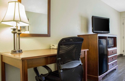 Pomerene Hotel | Relax at Quality Inn Benson: Pool, Spa & Family-Friendly