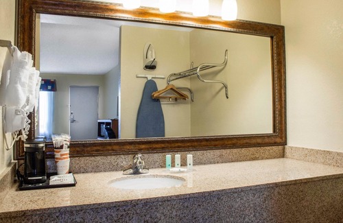 Pomerene Hotel | Relax at Quality Inn Benson: Pool, Spa & Family-Friendly