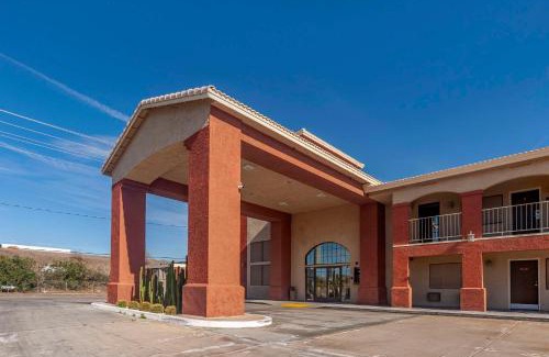 Blythe Hotel | Pet-Friendly Comfort at Quality Inn Blythe I-10 with Pool