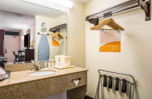 Bayshore Gardens Hotel | Inviting Quality Inn Bradenton - Sarasota North with Pool