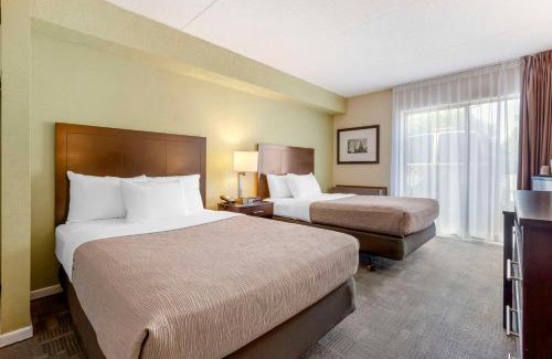 Peterborough Hotel | Quality Inn: Family-Friendly Stay with Great Amenities
