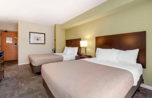 Peterborough Hotel | Quality Inn: Family-Friendly Stay with Great Amenities