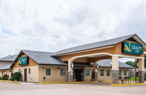 Cairo Hotel | Pet-Friendly Getaway at Quality Inn Cairo I-57