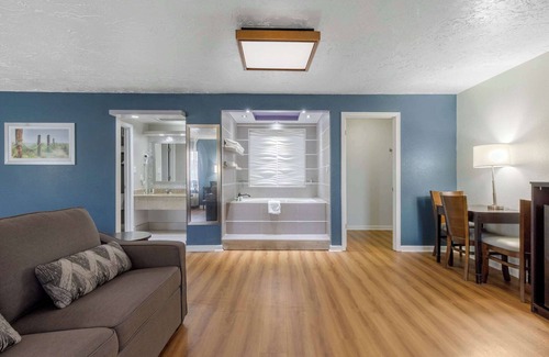 Kill Devil Hills Hotel | Relaxing Quality Inn Carolina Oceanfront with Pool & Spa