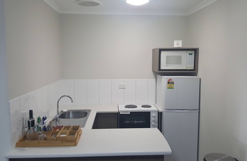 East Wagga Wagga Hotel | Outstanding Quality Inn Carriage House: Pool and Dining Await