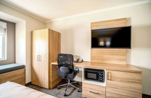 Chandler Hotel | Inviting Quality Inn Chandler I-10 with Pool & Spa Access