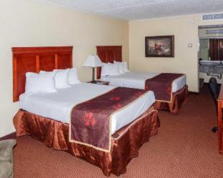 Chickasha Hotel | Discover Quality Inn: Pet-Friendly Stay with Pool Access