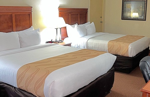 Chickasha Hotel | Comfortable Quality Inn with Pool and Family-Friendly Perks