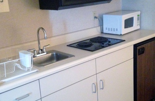 Clarion Hotel | Family-Friendly Quality Inn with Pool and Breakfast Included