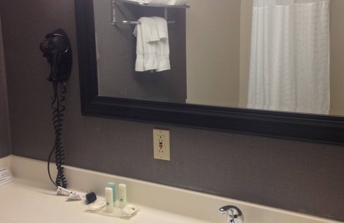 Clarion Hotel | Family-Friendly Quality Inn with Pool and Breakfast Included