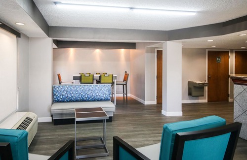Clinton Hotel | Convenient Quality Inn Clinton with Pool and Spa Amenities