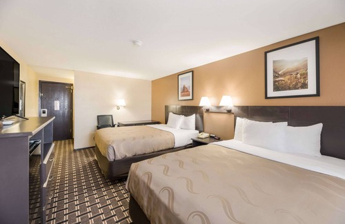 Clovis Hotel | Comfortable Quality Inn with Pool and Family-Friendly Amenities