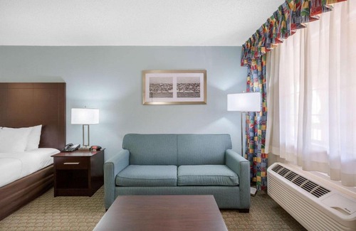 Clute Hotel | Budget-Friendly Quality Inn Clute Freeport with Pool Access