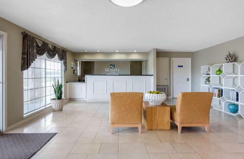 Clute Hotel | Budget-Friendly Quality Inn Clute Freeport with Pool Access