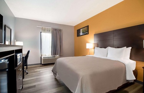 Kedron Hotel | Comfortable Stay at Quality Inn Columbia with Pool & Breakfast