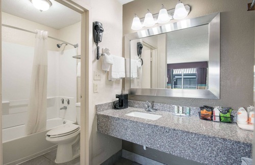 Concord Hotel | Comfortable Stay at Quality Inn Concord Kannapolis with Breakfast