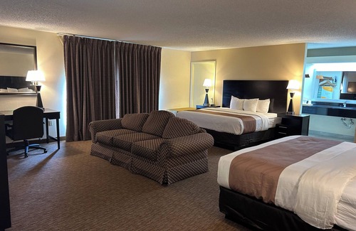 Cordele Hotel | Convenient Quality Inn Cordele: Pool, Dining & Family Fun!