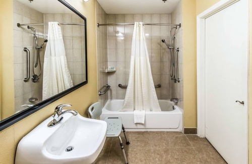 Corsicana Hotel | Comfortable Stay at Quality Inn with Family-Friendly Amenities