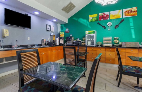 Covington Hotel | Cozy Quality Inn Covington: Family-Friendly with Pool & Breakfast