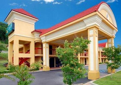Dalton Hotel | Budget-Friendly Stay at Quality Inn with Pet & Child Amenities