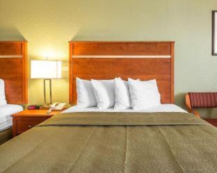 Dandridge Hotel | Quality Inn: Pet-Friendly Oceanfront Retreat with Breakfast