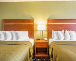 Dandridge Hotel | Quality Inn: Pet-Friendly Oceanfront Retreat with Breakfast