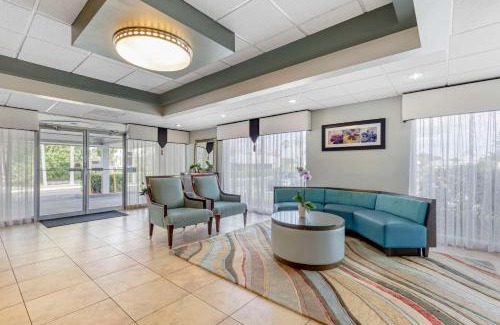 Stuart Hotel | Pet-Friendly Quality Inn Downtown Stuart with Ocean View