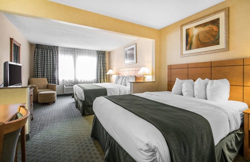 Dubuque Hotel | Discover Quality Inn Dubuque: Family-Friendly and Eco-Conscious