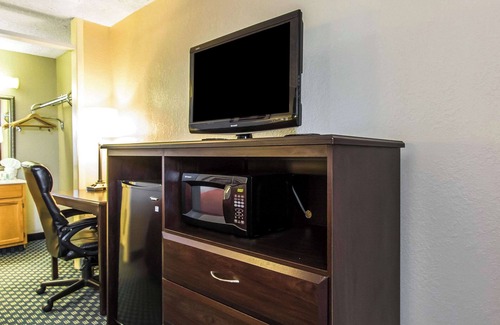 Duncan Hotel | Family-Friendly Quality Inn Duncan with Pool & Breakfast