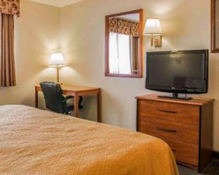 Durand Hotel | Pet-Friendly Quality Inn with Pool and Hot Tub Access