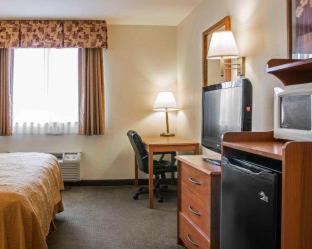 Durand Hotel | Pet-Friendly Quality Inn with Pool and Hot Tub Access