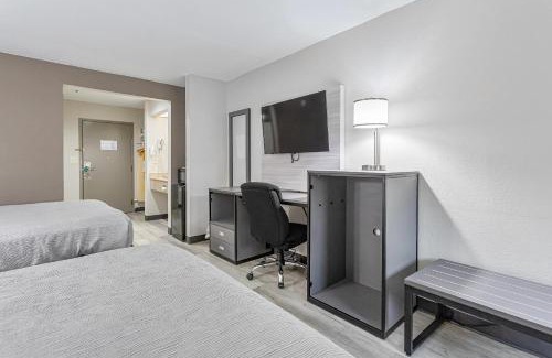 Selma Hotel | Convenient Stay Near Edmund Pettus Bridge with Breakfast