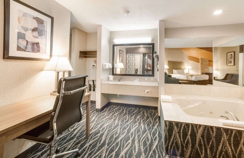 Effingham Hotel | Comfortable Stay at Quality Inn Effingham with Pool & More