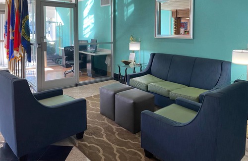 Elizabeth City Hotel | Ideal Inn Elizabeth City: Poolside Relaxation Near University