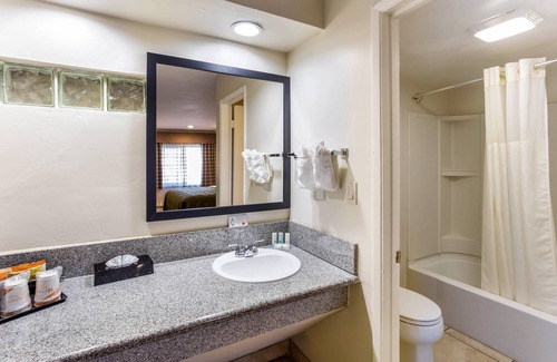 Central Escondido Hotel | Convenient Quality Inn Escondido Downtown with Pool & Spa