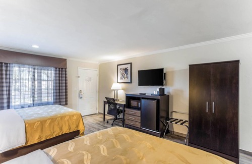 Central Escondido Hotel | Convenient Quality Inn Escondido Downtown with Pool & Spa