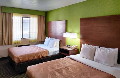 Flagstaff Hotel | Cozy Quality Inn Flagstaff East I-40 with Pool & Breakfast