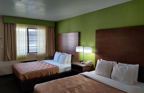 Flagstaff Hotel | Cozy Quality Inn Flagstaff East I-40 with Pool & Breakfast