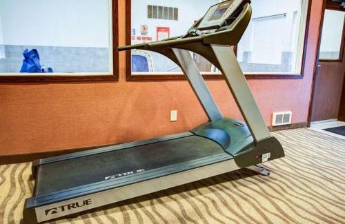 Florence Hotel | Inviting Quality Inn Florence: Family-Friendly with Hot Tub