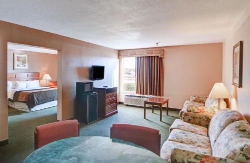 Forest Hill Hotel | Discover Quality Inn: Family-Friendly with a Relaxing Pool