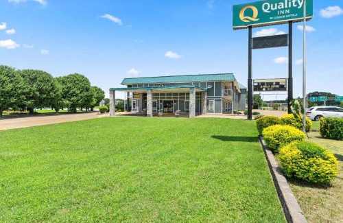 Forrest City Hotel | Convenient Getaway at Quality Inn Forrest City I-40