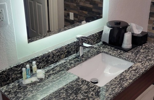Forsyth Hotel | Discover Quality Inn Forsyth: Your Gateway to Comfort