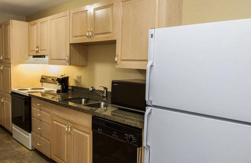 Franklin Hotel | Convenient Quality Inn Franklin I-65 with Pool and Breakfast