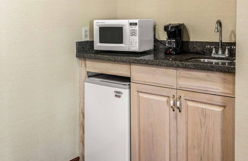 Franklin Hotel | Convenient Quality Inn Franklin I-65 with Pool and Breakfast