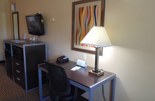 Glenpool Hotel | Discover Quality Inn Glenpool: Family-Friendly Stay with Pool