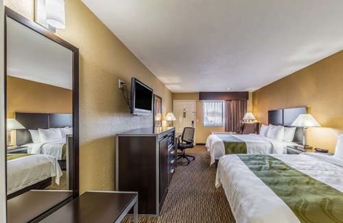 Glenpool Hotel | Discover Quality Inn Glenpool: Family-Friendly Stay with Pool