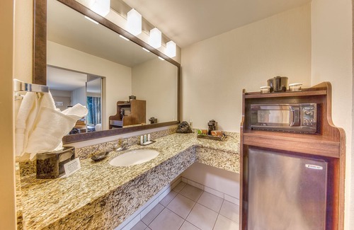 Gulfport Hotel | Eco-Friendly Quality Inn Gulfport I-10 with Pool & Breakfast