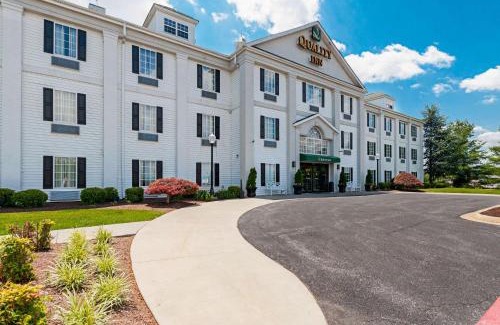 Harrisonburg Hotel | Cozy Quality Inn Harrisonburg I-81 with Pool & Breakfast